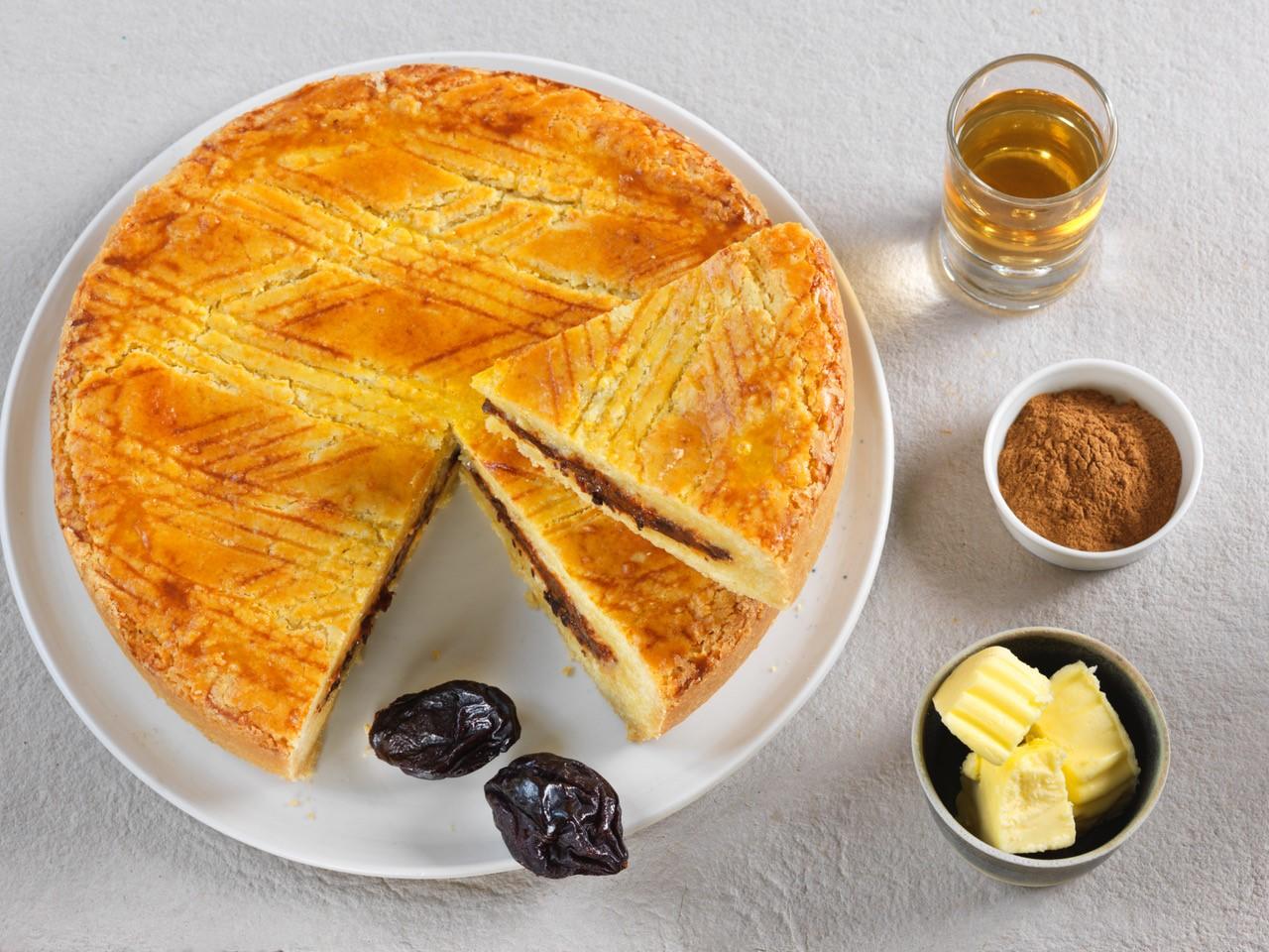 Gâteau breton fourré à la crème de pruneaux